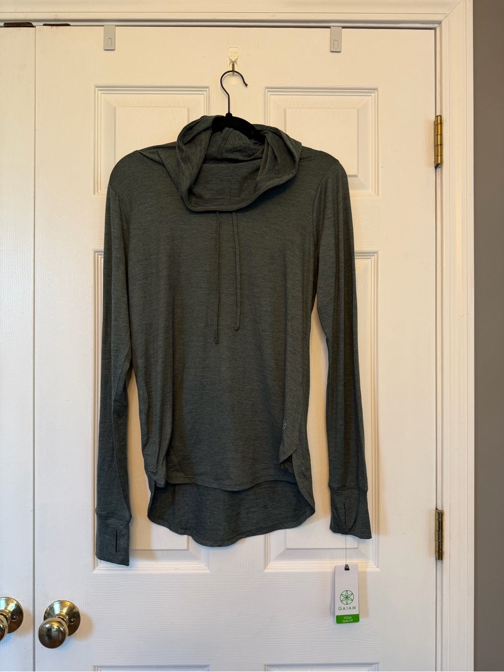 NEW *** GAIAM Olive Green Lightweight Hooded Tee. Medium